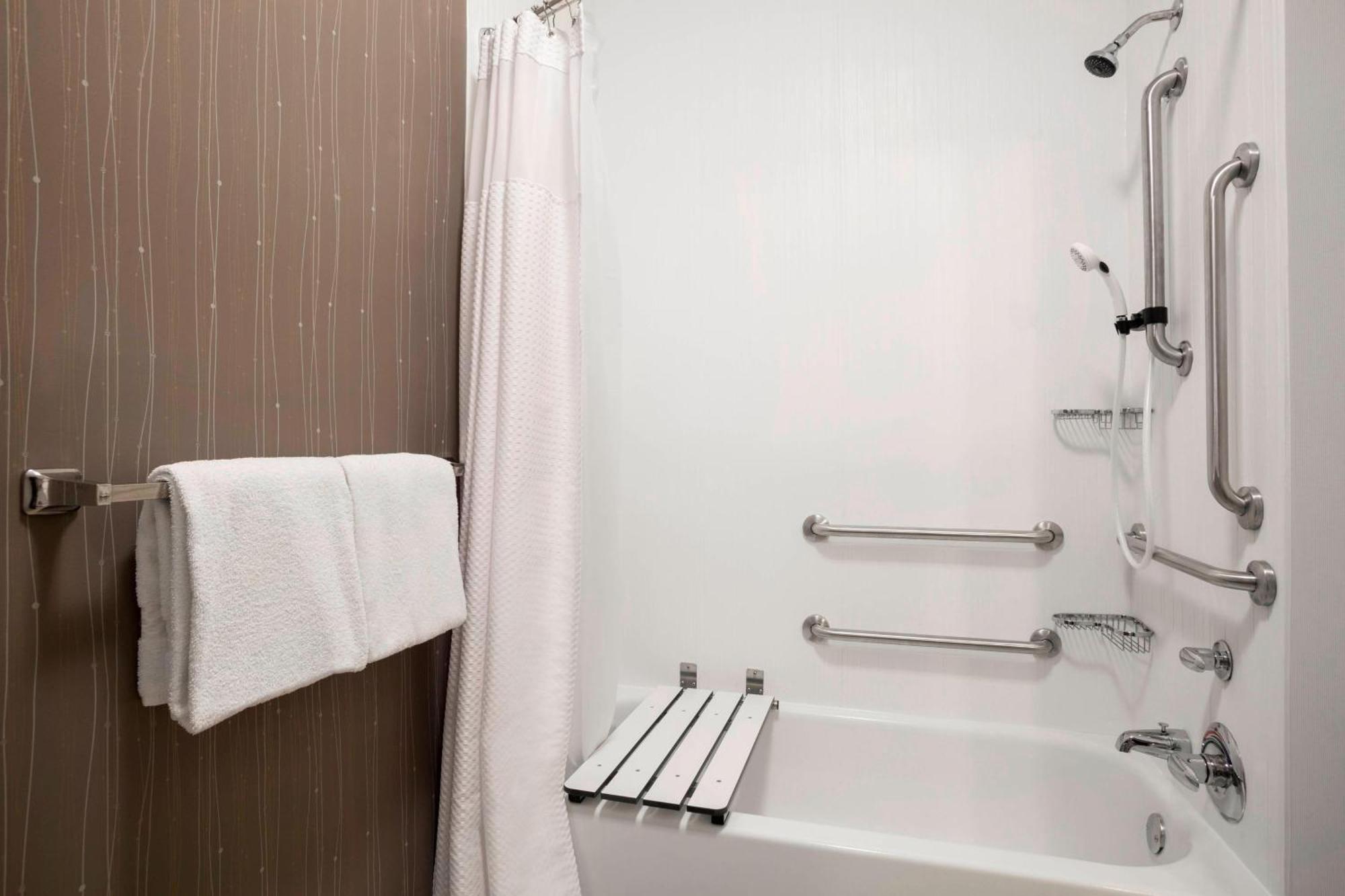 Courtyard By Marriott Hotel 3*