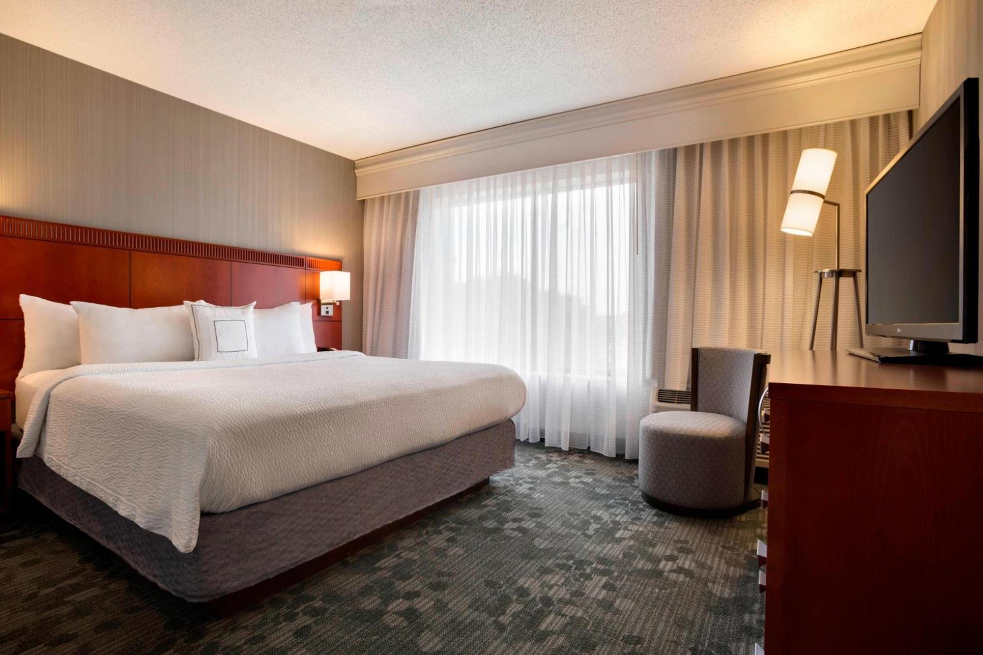 Courtyard By Marriott Hotel
