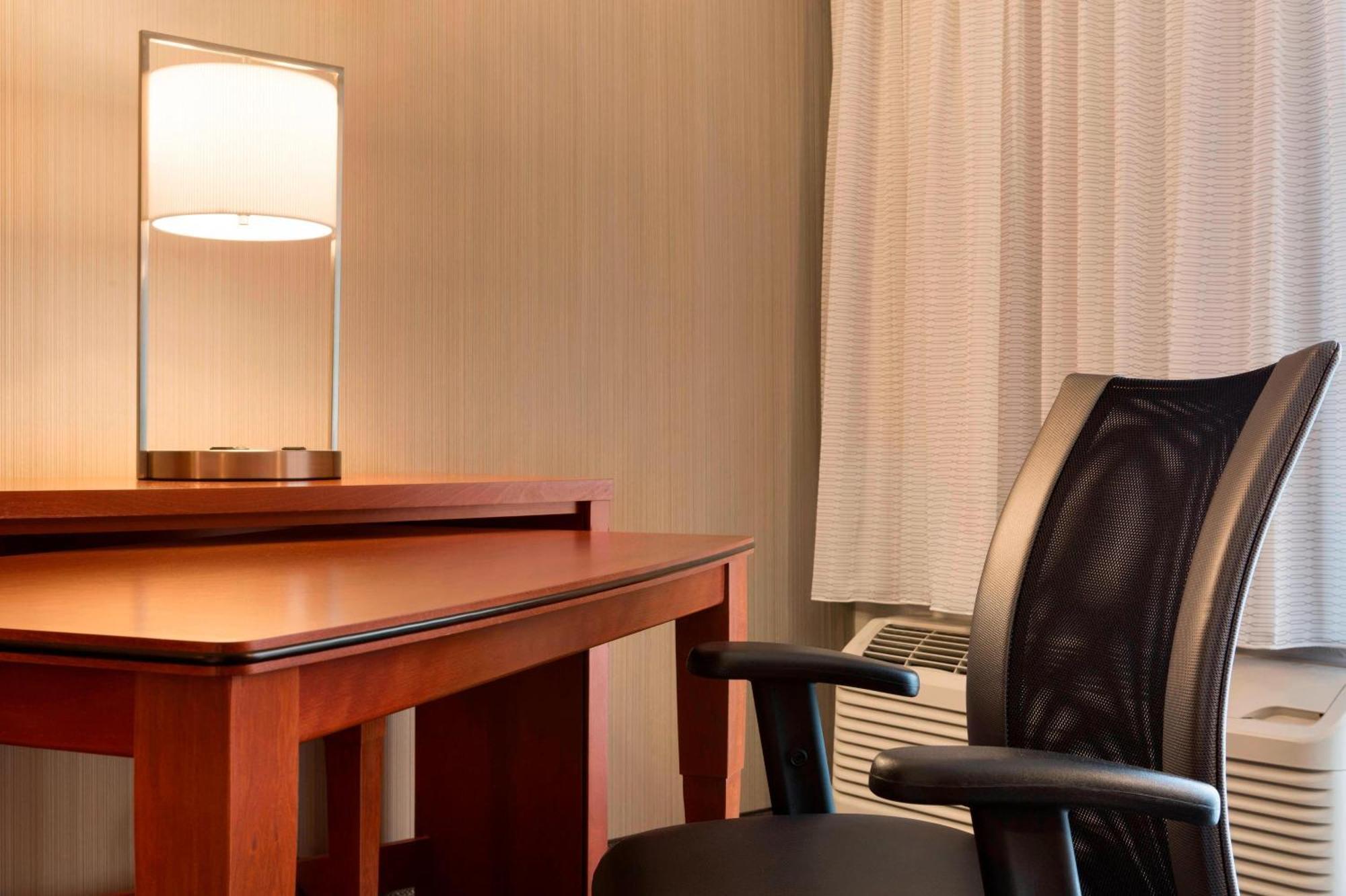 Courtyard By Marriott Hotel 3*