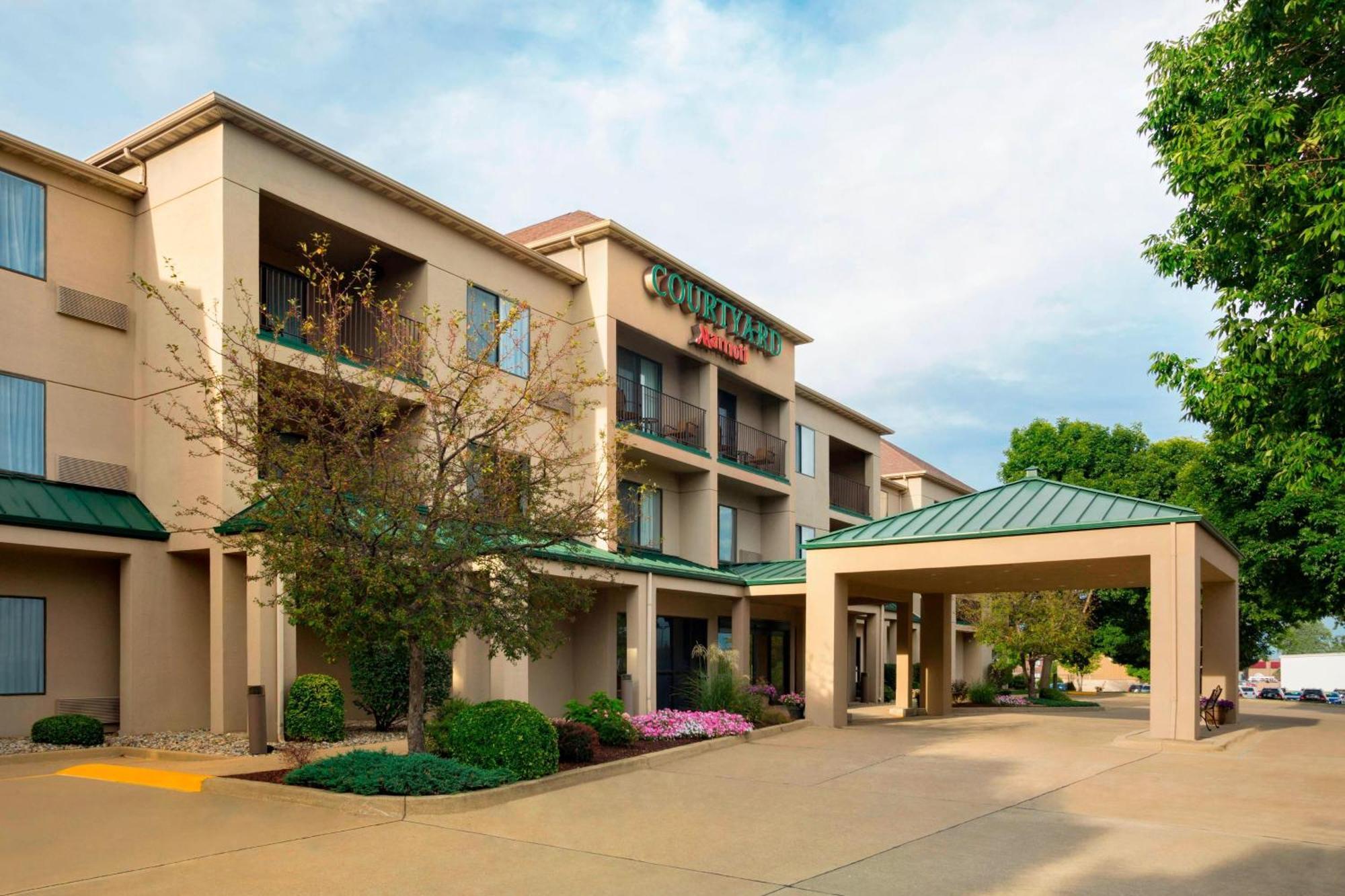 Courtyard By Marriott Hotel Champaign