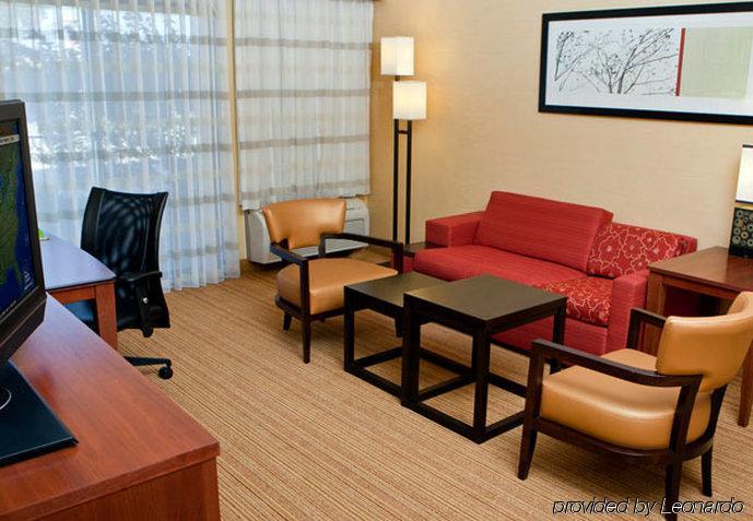 Courtyard By Marriott Champaign